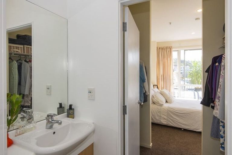 Photo of property in Stadium Garden Flats, 406/107 Thorndon Quay, Pipitea, Wellington, 6011