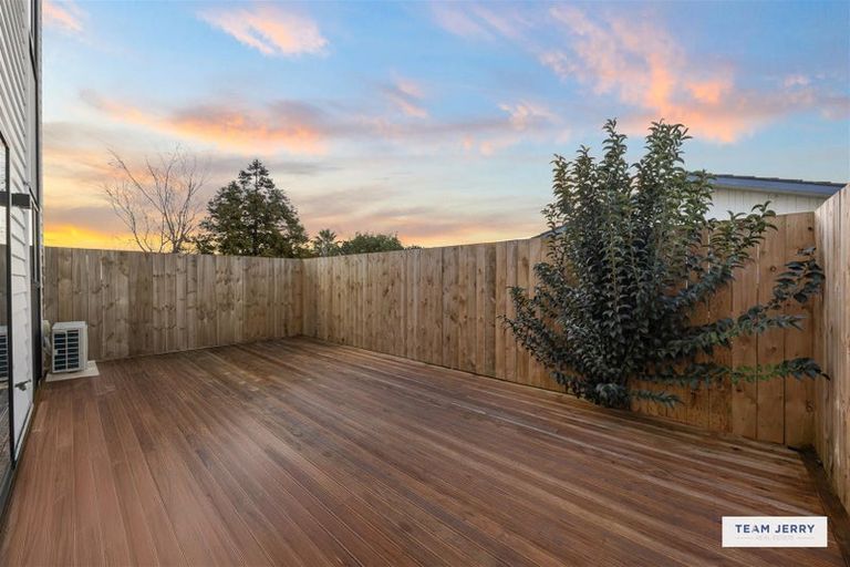 Photo of property in 27 Jandell Crescent, Bucklands Beach, Auckland, 2014