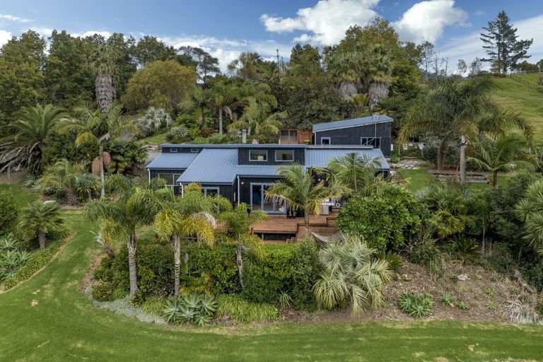 Photo of property in 100 Upper Orewa Road, Wainui, Silverdale, 0992
