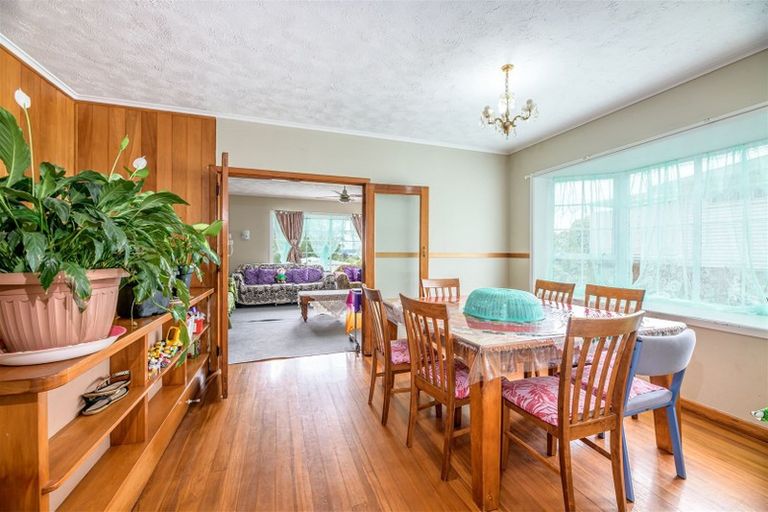 Photo of property in 8 Christina Avenue, Te Atatu South, Auckland, 0602