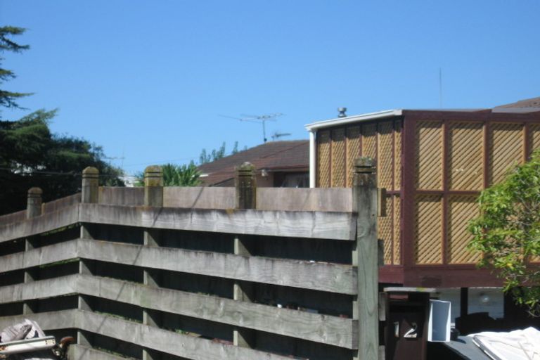 Photo of property in 12 Kelston Street, New Lynn, Auckland, 0600