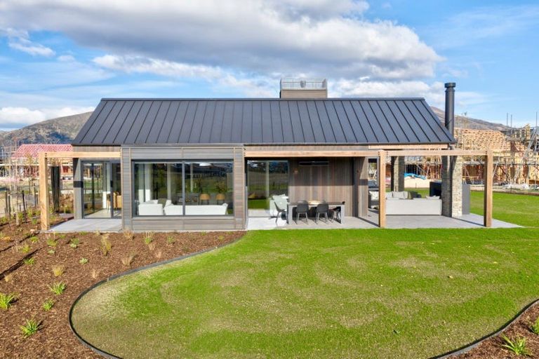 Photo of property in 16 Mccaw Mews, Wanaka, 9305