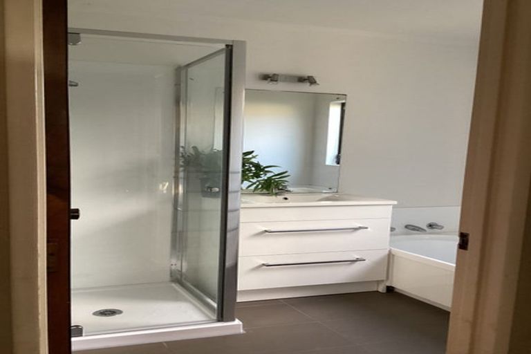 Photo of property in 3/13 Aorangi Place, Birkenhead, Auckland, 0626