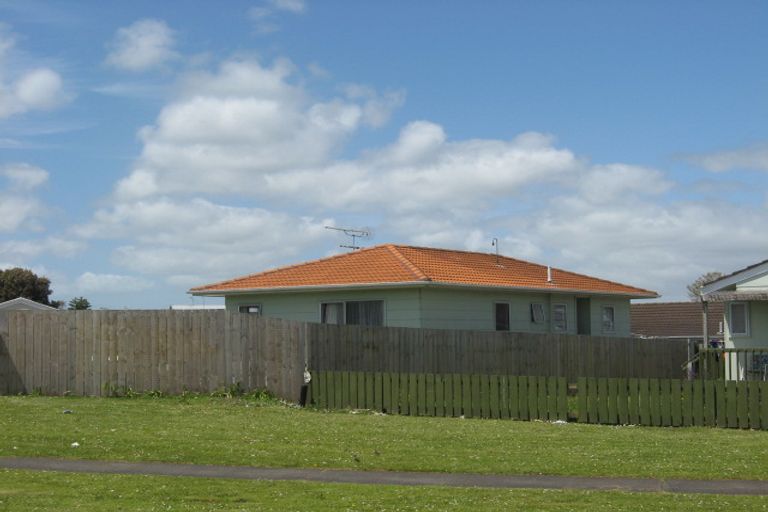 Photo of property in 5 De Bloge Place, Clendon Park, Auckland, 2103