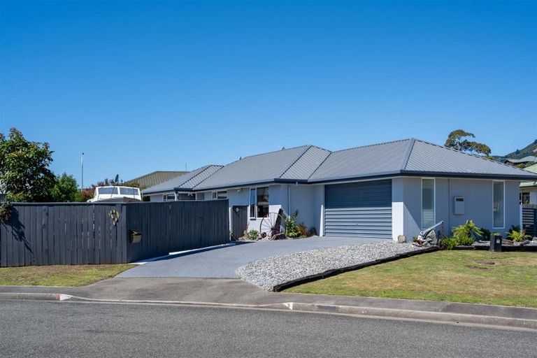 Photo of property in 9 Vining Crescent, Stoke, Nelson, 7011