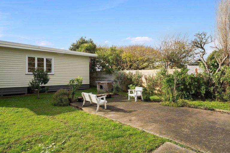 Photo of property in 35 Kiharoa Street, Otaki Beach, Otaki, 5512
