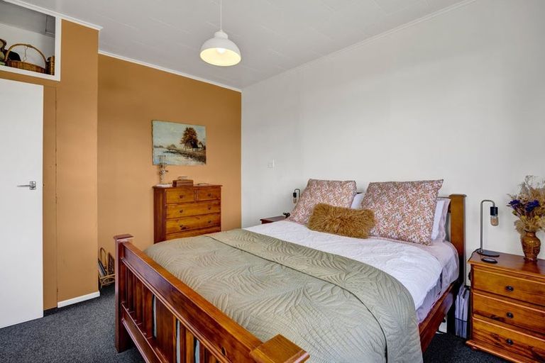 Photo of property in 12 Burns Street, Hawera, 4610