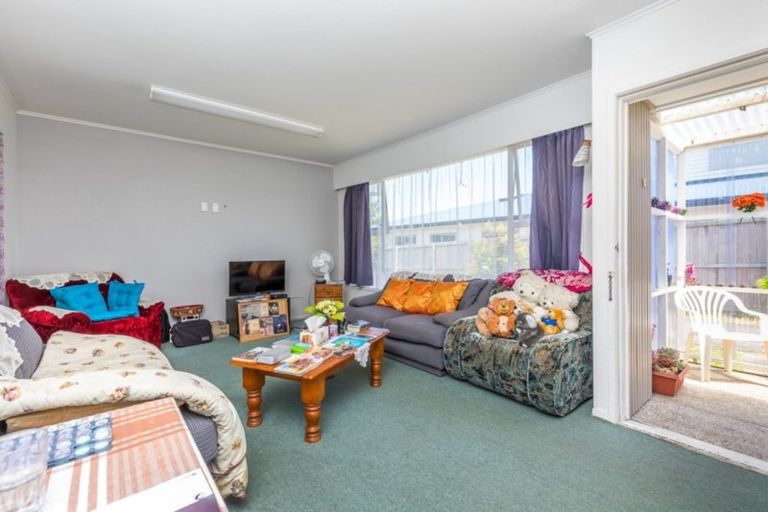 Photo of property in 2/20 Russell Road, Manurewa, Auckland, 2102