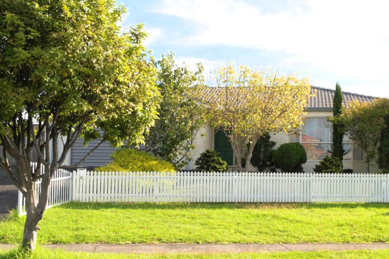 Photo of property in 6 Pajaro Place, Golflands, Auckland, 2013