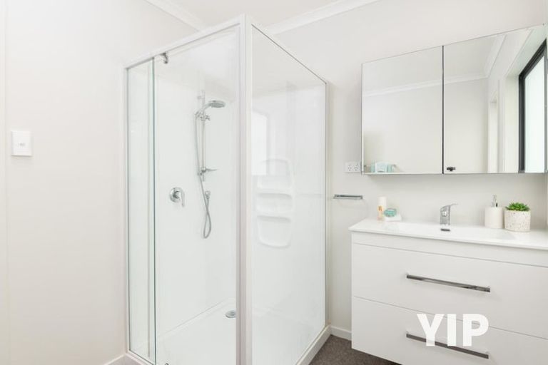 Photo of property in 4 Chapman Street, Newlands, Wellington, 6037