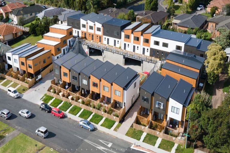 Photo of property in 19 Hewlett Road, Massey, Auckland, 0614