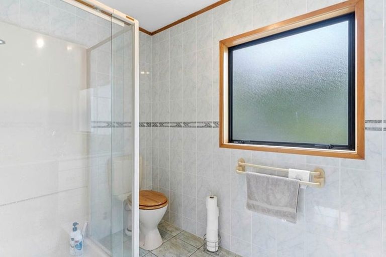 Photo of property in 4 Dianthus Place, Browns Bay, Auckland, 0630