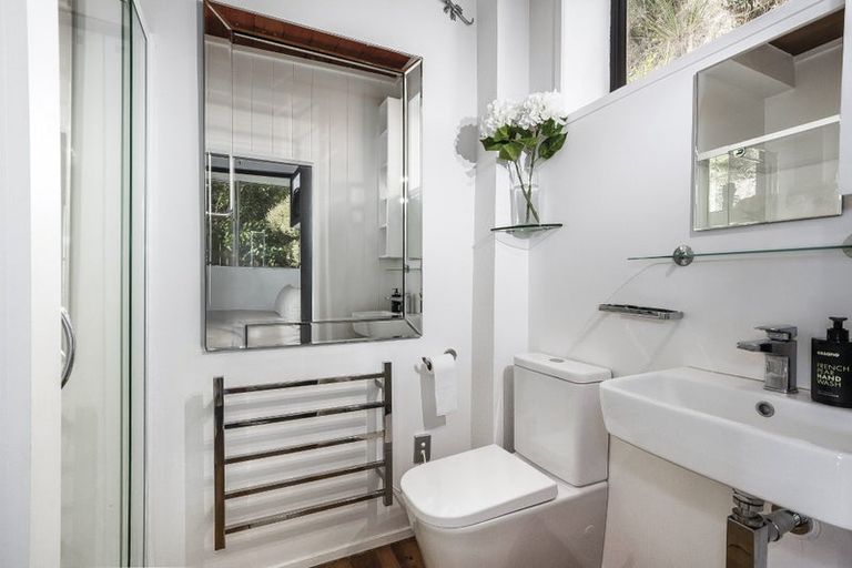 Photo of property in 11 Karaka Street, Eastbourne, Lower Hutt, 5013