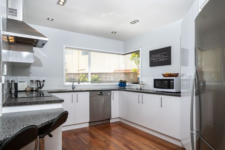 Photo of property in 39 Suncrest Drive, West Harbour, Auckland, 0618