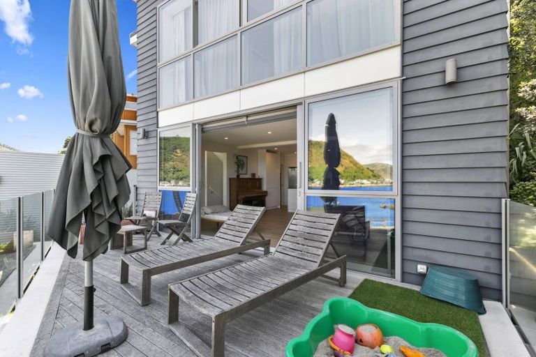 Photo of property in 6 Owhiro Bay Parade, Island Bay, Wellington, 6023