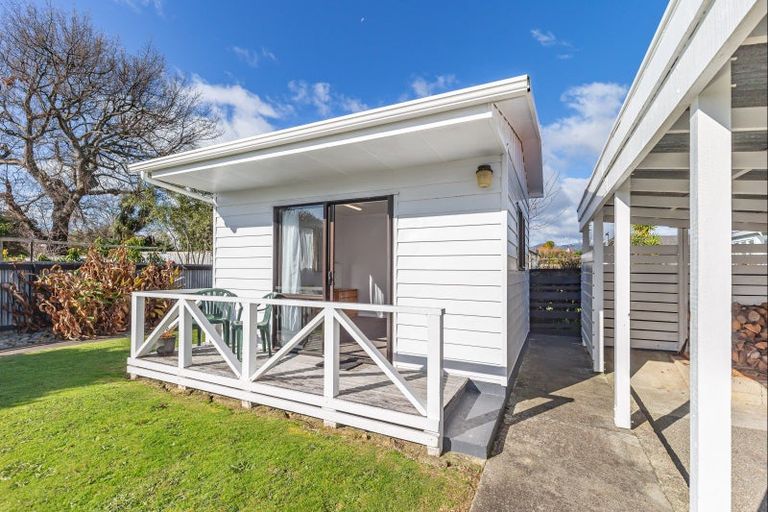 Photo of property in 100 Weraroa Road, Levin, 5510