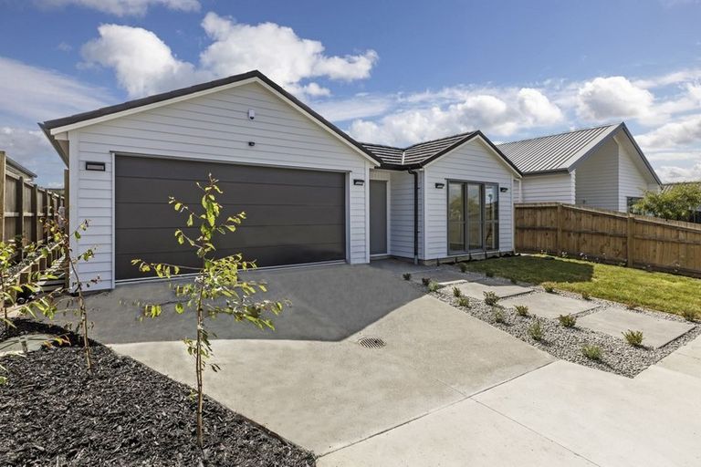 Photo of property in 24 Tarras Road, Kumeu, 0810