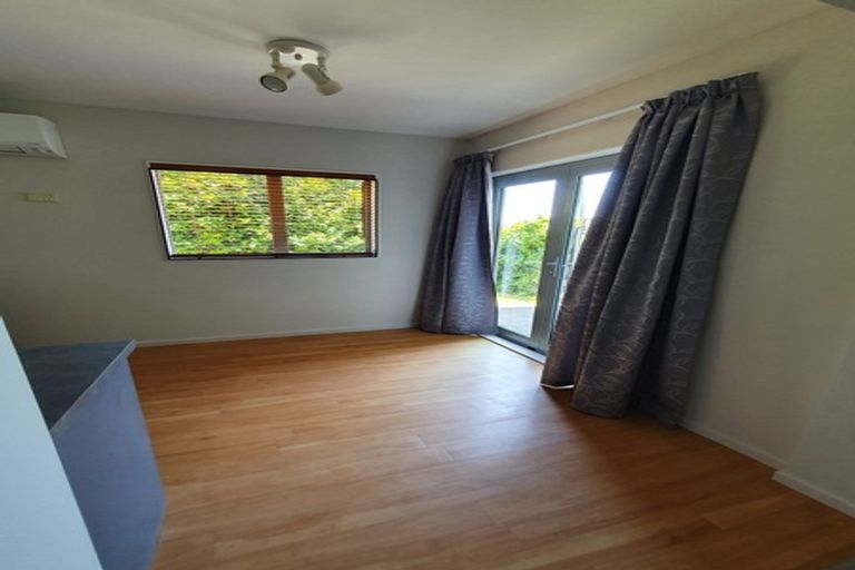 Photo of property in 70a Seaview Road, Castor Bay, Auckland, 0620