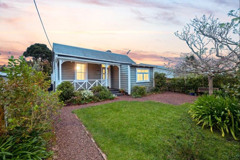 Photo of property in 2/2 Evan Street, Belmont, Auckland, 0622