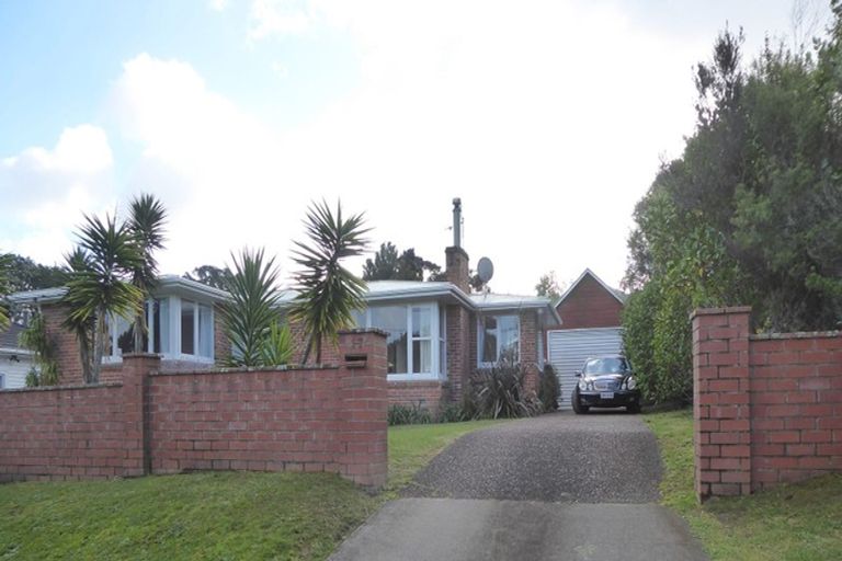 Photo of property in 17 Gill Crescent, Blockhouse Bay, Auckland, 0600