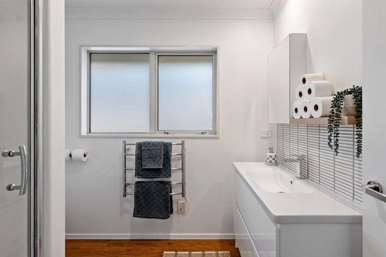 Photo of property in 42 Westpark Drive, Burnside, Christchurch, 8053