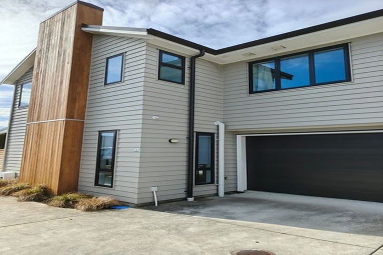 Photo of property in 91a Whites Line East, Waiwhetu, Lower Hutt, 5010