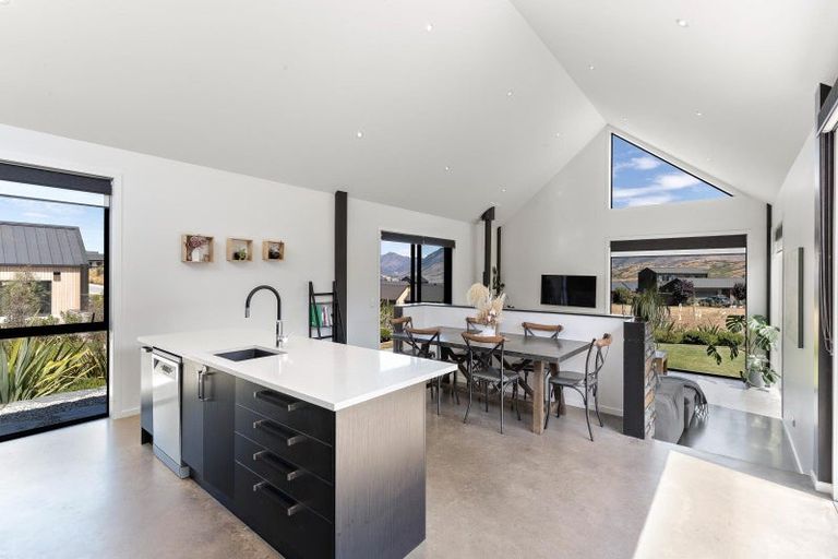 Photo of property in 13 Hackett Road, Jacks Point, Queenstown, 9371