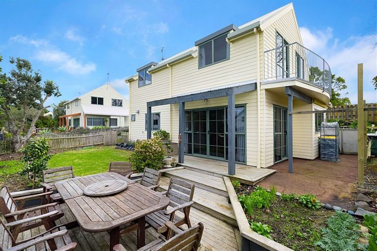 Photo of property in 10/485 Don Buck Road, Massey, Auckland, 0614