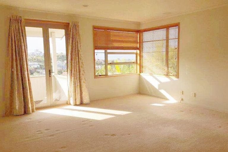 Photo of property in 8 Rosella Place, Murrays Bay, Auckland, 0630