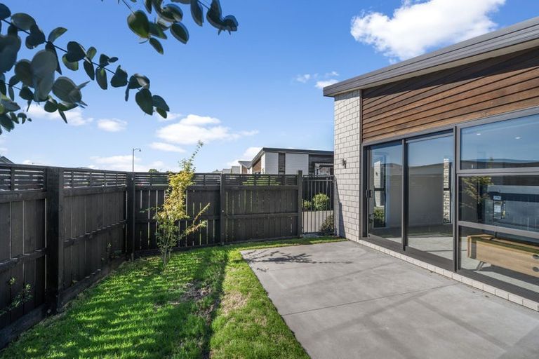 Photo of property in 6 Lussa Close, Broomfield, Christchurch, 8042
