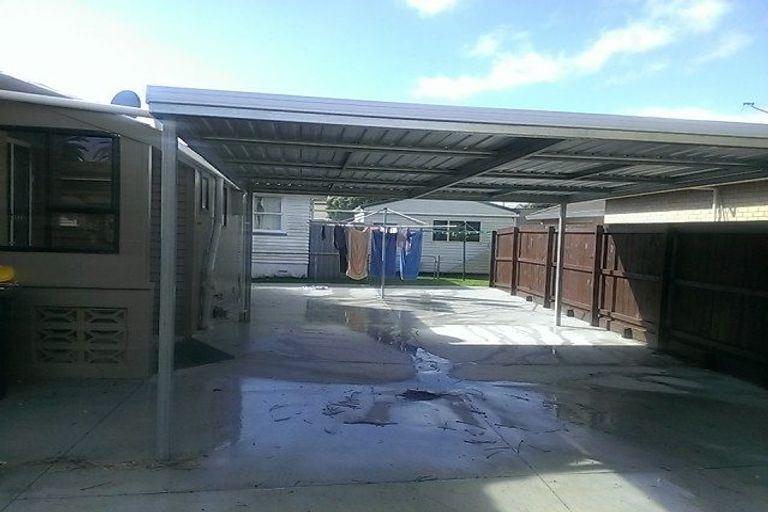 Photo of property in 52 Halsey Road, Manurewa, Auckland, 2102