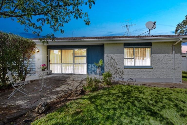 Photo of property in 2/6 Hemsway Place, Sunnyhills, Auckland, 2010