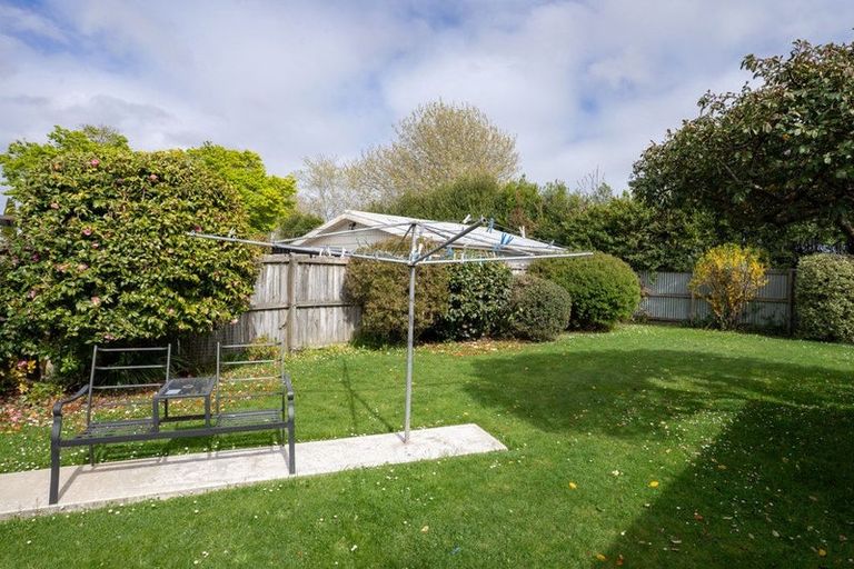 Photo of property in 33 Martbern Crescent, Bishopdale, Christchurch, 8053