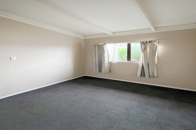 Photo of property in 20 Thornlow Street, Glendene, Auckland, 0602