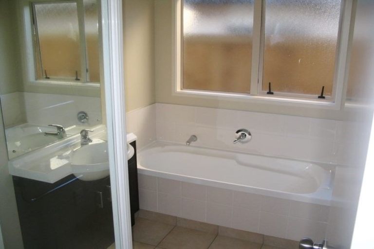 Photo of property in 26 Duckworth Road, Papakura, 2110