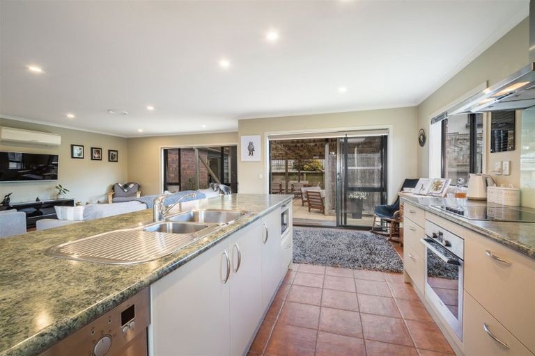 Photo of property in 6 Aotea Drive, Aotea, Porirua, 5024