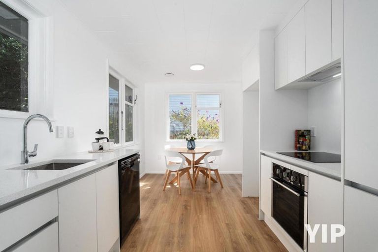 Photo of property in 106 Ruskin Road, Newlands, Wellington, 6037