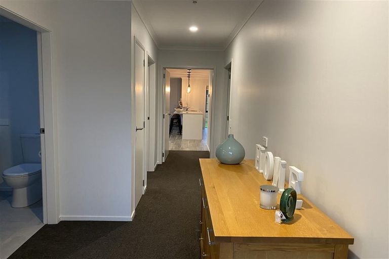 Photo of property in 4 Mooring Close, Whitby, Porirua, 5024