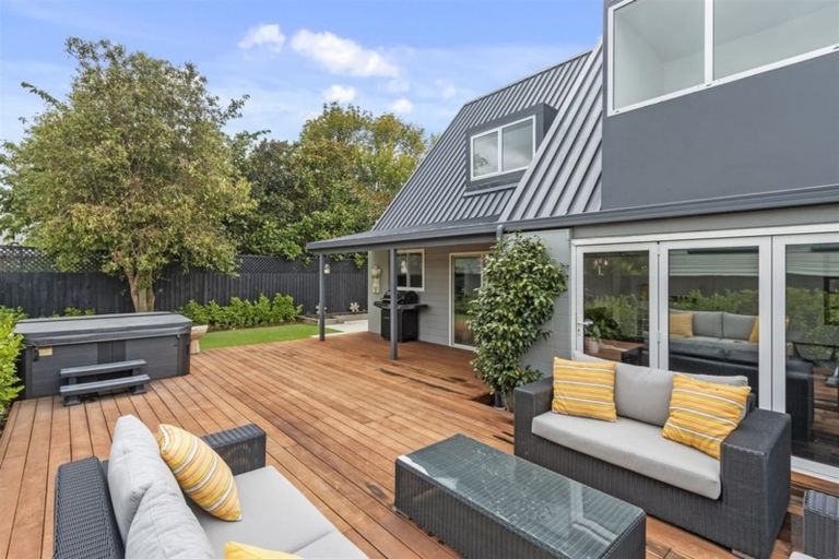 Photo of property in 98a Memorial Avenue, Ilam, Christchurch, 8053