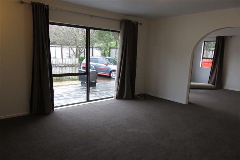 Photo of property in 20 Edgware Road, West Harbour, Auckland, 0618