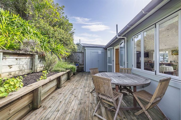 Photo of property in 2 Reserve Road, Plimmerton, Porirua, 5026