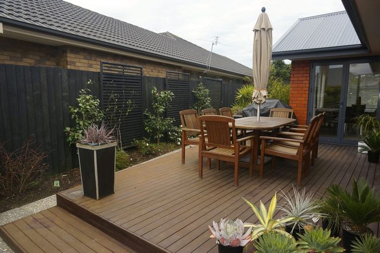 Photo of property in 3 Woodhaven Place, Parklands, Christchurch, 8083