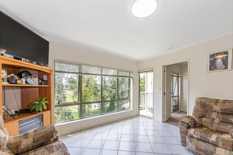 Photo of property in The Haven, 10/120 Beach Haven Road, Beach Haven, Auckland, 0626