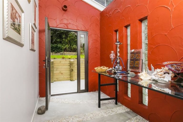 Photo of property in 17 Opanuku Road, Henderson Valley, Auckland, 0612