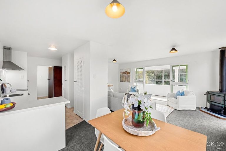 Photo of property in 3 Eastview Grove, Normandale, Lower Hutt, 5010