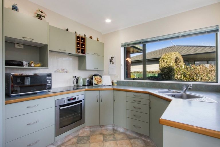 Photo of property in 16 Donegal Place, Katikati, 3129