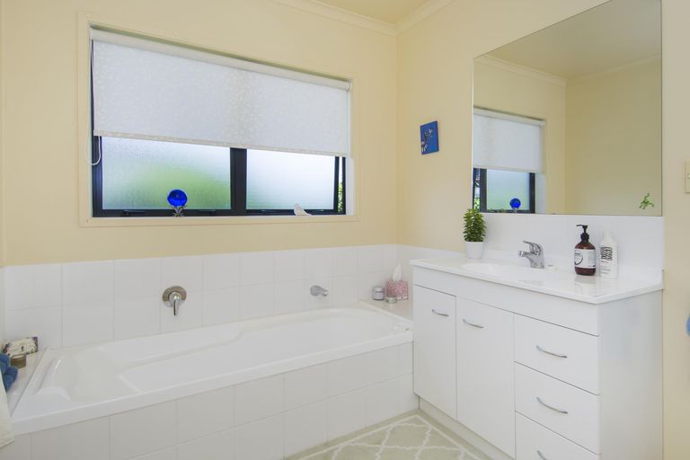 Photo of property in 54 Village Park Drive, Welcome Bay, Tauranga, 3112