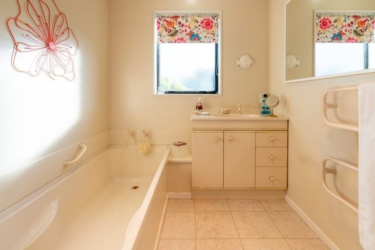 Photo of property in 117 Hillcrest Road, Raumati Beach, Paraparaumu, 5032