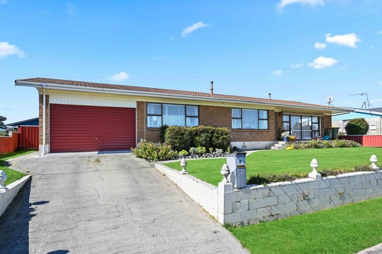 Photo of property in 8 Sandalwood Drive, Dinsdale, Hamilton, 3204