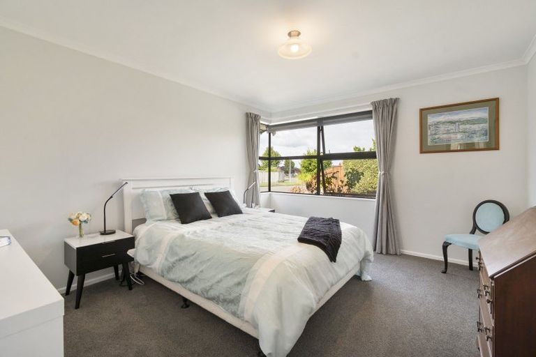 Photo of property in 11 Geneva Terrace, Kelvin Grove, Palmerston North, 4414